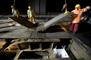 Forth Road Bridge expansion joint inspection 2009 3to2