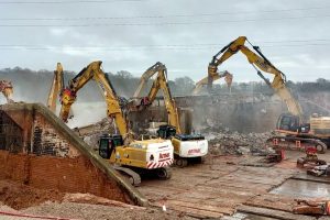 HS2-contractor-Armac-demolishes-M42-bridge-2_cropped-300x200.jpg